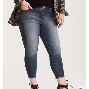 Torrid Premium Skinny Jeans NWOT 14